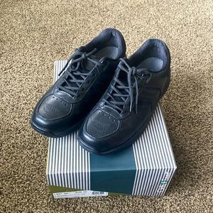 Orthofeet leather walking shoe.  Like new condition.